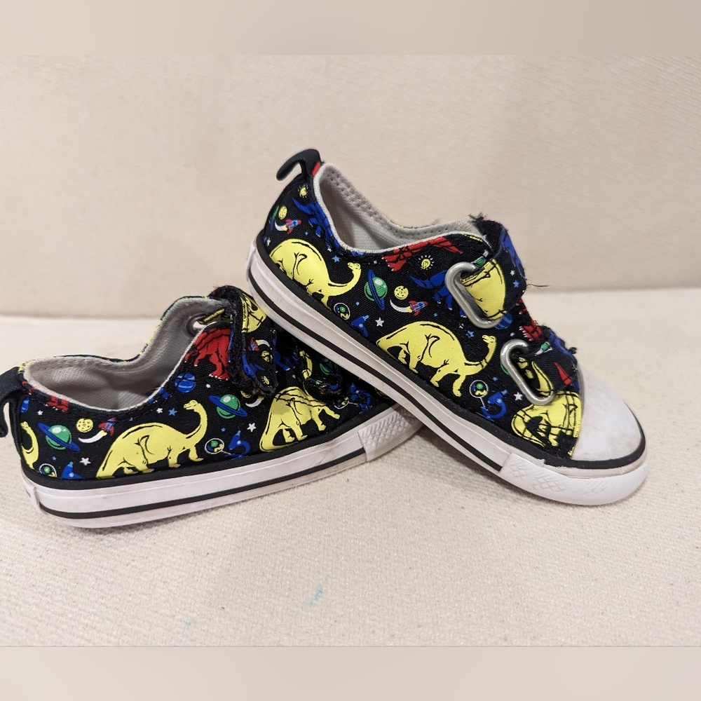 Boys Converse size 7